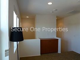 Real City Living! Tri-Level 2 Bed- Loft in Burbank, CA (Photo 5 of 5)