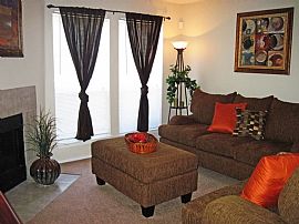 2 Bd/1 Bath Come and Discover The Beauty in Dallas, TX (Photo 4 of 5)
