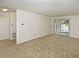 2 Bd/1 Bath 1bd Cold Weather Special--Ap in Ashburn, VA (Photo 3 of 5)