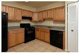 2 Bd/1 Bath Silver Spring Apts Near Shop in Cloverly, MD (Photo 4 of 5)