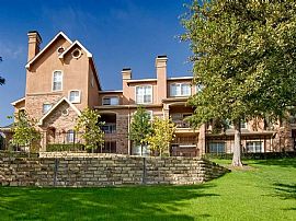 2 Bd/2 Bath 1 Bed Great Location and Gre in Irving, TX (Photo 3 of 5)