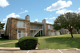 2 Bd/1 Bath Carrollton Oaks Apartment Ho in Carrollton, TX (Photo 3 of 5)