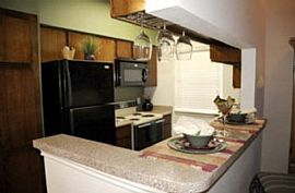 2 Bd/1 Bath Full-Size Washer/dryer Conne in Tyler, TX (Photo 2 of 5)