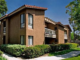 2 Bd/2 Bath Pet-Friendly! Close to Shopp in Yorba Linda, CA (Photo 3 of 5)
