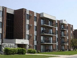 2 Bd/2 Bath Reduced Rent Specials on Sel in Lansing, IL (Photo 2 of 5)