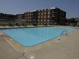 2 Bd/2 Bath Reduced Rent Specials on Sel in Lansing, IL (Photo 5 of 5)