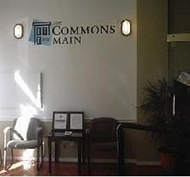 Beautiful 2 Bedroom Apts Close to Major in Cincinnati, OH (Photo 2 of 2)