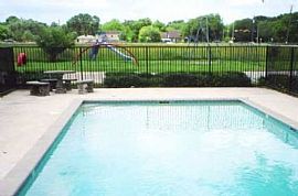 2 Bd/2 Bath $199 Move in Special!  Pool, in Missouri City, TX (Photo 2 of 5)