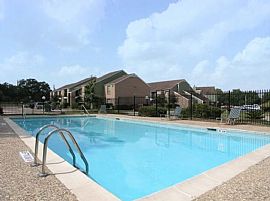 2 Bd/1 Bath Brentwood Apartments Near Su in Lake Jackson, TX