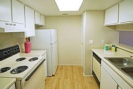 2 Bd/1 Bath Brentwood Apartments Near Su in Lake Jackson, TX (Photo 2 of 5)