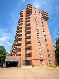 1 Bd/1 Bath Exclusive Upper Northwest Ap in Washington, DC (Photo 2 of 5)