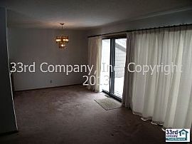 Townhouse Rental Home in Eden Prairie in Eden Prairie, MN (Photo 5 of 5)