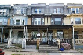 2546 Lexington St Apt 2 in Beaufort Farm, PA