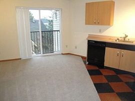 Condo in Great Location in Wallingford, in Greenwood, WA (Photo 4 of 5)