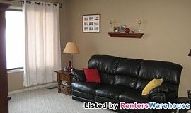 Stylish Townhome - Oakdale! in Landfall Village, MN (Photo 2 of 5)