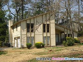 Spacious Home Full of Light on a Huge Co in Stone Mountain, GA (Photo 2 of 5)