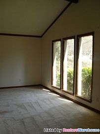 Spacious Home Full of Light on a Huge Co in Stone Mountain, GA (Photo 4 of 5)