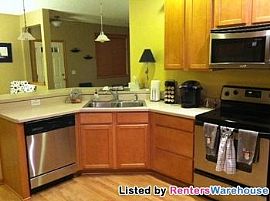 Gorgeous 2bd/1.5ba End-Unit in Maple Gro in Corcoran, MN (Photo 2 of 5)