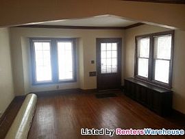 Great 2bd/1bh St Paul Deplex in Saint Paul, MN (Photo 2 of 5)