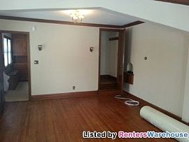 Great 2bd/1bh St Paul Deplex in Saint Paul, MN (Photo 3 of 5)