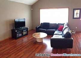 Gorgeous Single Family Home For Rent In in Eden Prairie, MN (Photo 4 of 5)