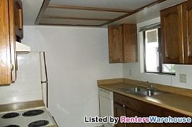 Low Utilities in This 2 Bed/1 Bath Condo in Phoenix, AZ (Photo 3 of 5)