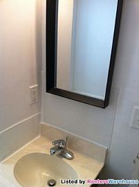 Nice Duplex in a Great Neighborhood in Minneapolis, MN (Photo 2 of 5)