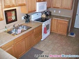 Gorgeous 2bd/1.5ba Townhouse! in Albertville, MN (Photo 2 of 5)