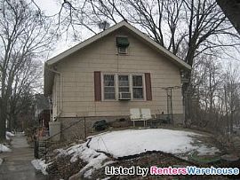 Great Home Just Minutes From Downtown in Minneapolis, MN (Photo 2 of 5)