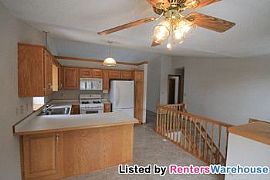 Beautiful Split Entry in Andover in Andover, MN (Photo 2 of 5)