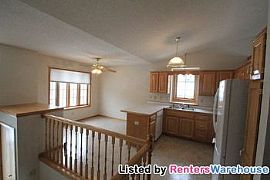 Beautiful Split Entry in Andover in Andover, MN (Photo 3 of 5)