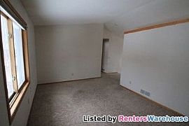 Beautiful Split Entry in Andover in Andover, MN (Photo 4 of 5)