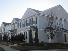Great Townhome with Vaulted Ceiling in Little Canada, MN