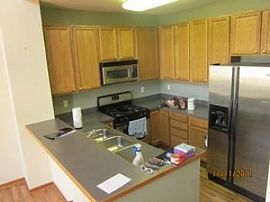 Great Townhome with Vaulted Ceiling in Little Canada, MN (Photo 2 of 5)