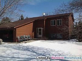 Large 4 Bed Sfh in Quiet Eden Prairie Ne in Eden Prairie, MN