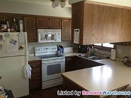 Large 4 Bed Sfh in Quiet Eden Prairie Ne in Eden Prairie, MN (Photo 3 of 5)