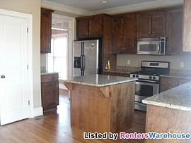 Stunning and Spacious 4 Bedroom Home In in Atlanta, GA (Photo 5 of 5)