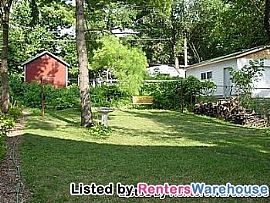 Great 2 Bedroom Home in Northeast Minnea in Minneapolis, MN (Photo 2 of 5)