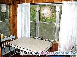 Great 2 Bedroom Home in Northeast Minnea in Minneapolis, MN (Photo 4 of 5)