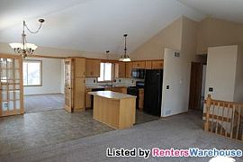 Beautiful Split Entry in North Branch in Branch, MN (Photo 2 of 5)