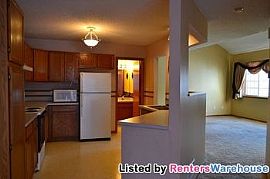 Spacious 3br/1.5ba Townhome in Burnsvill in Burnsville, MN (Photo 3 of 5)