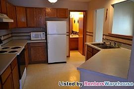 Spacious 3br/1.5ba Townhome in Burnsvill in Burnsville, MN (Photo 4 of 5)