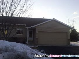 Big 3br/2bath Shakopee Townhome - Pet Fr in Shakopee, MN (Photo 3 of 5)