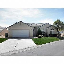 Town Home, Community Pool, 3 Bed 2 Bath in Bloomington Hills, UT
