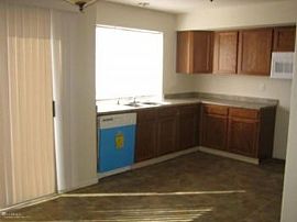 4 Bed, 2232 Sqft, $950 in Goodyear, AZ (Photo 3 of 5)