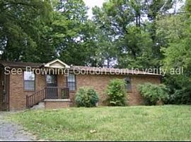 Cute 2 Bedroom 1 Bath Available Immediat in Nashville, TN