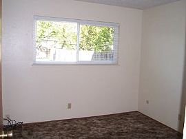 Cute Duplex on Corner Lot in Sacramento, CA (Photo 5 of 5)