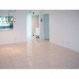 2bd/2ba Condo with Great Location! 1/2 O in Boca Raton, FL (Photo 4 of 5)