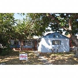 Spacious Family Home in Great Area in Pomona, CA (Photo 2 of 4)