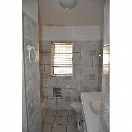 Spacious Family Home in Great Area in Pomona, CA (Photo 4 of 4)